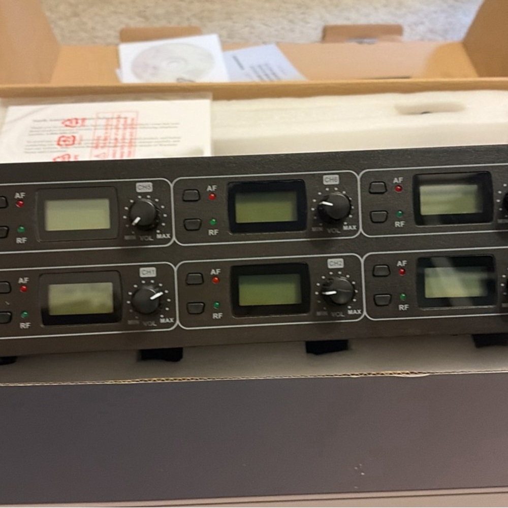 Pyle PDWM8225
Wireless Microphone
System - Picture 2 of 4